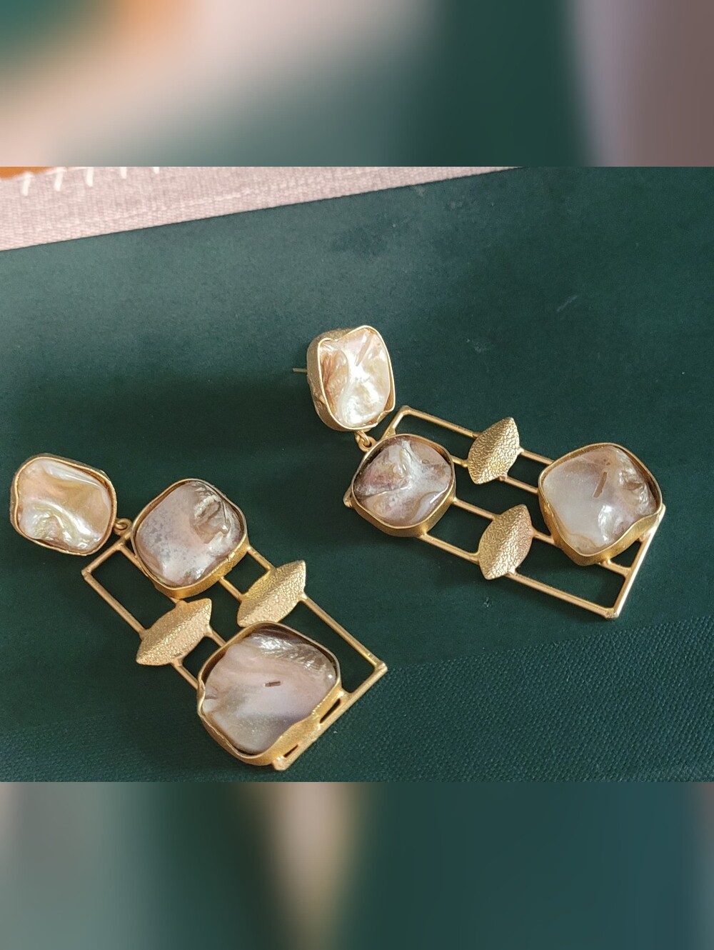 💜2 for $10💜 Bundle and save Gold-Tone Mother-of-Pearl Drop Earrings
